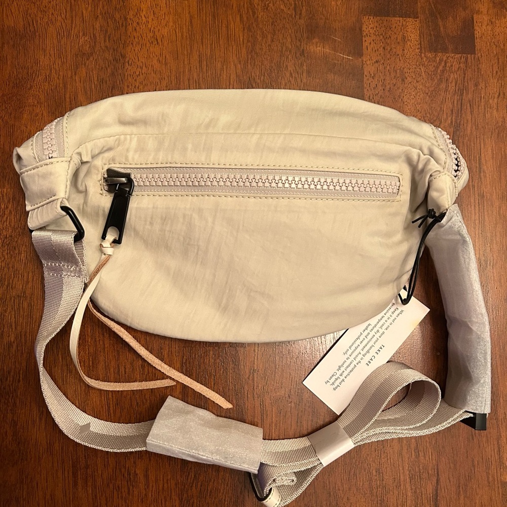Rebecca Minkoff Bone White Nylon Belt Bag NWT - Picture 3 of 4